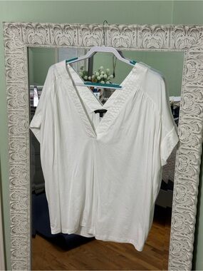 Banana Republic White V-Neck Women's Top | Size XXL